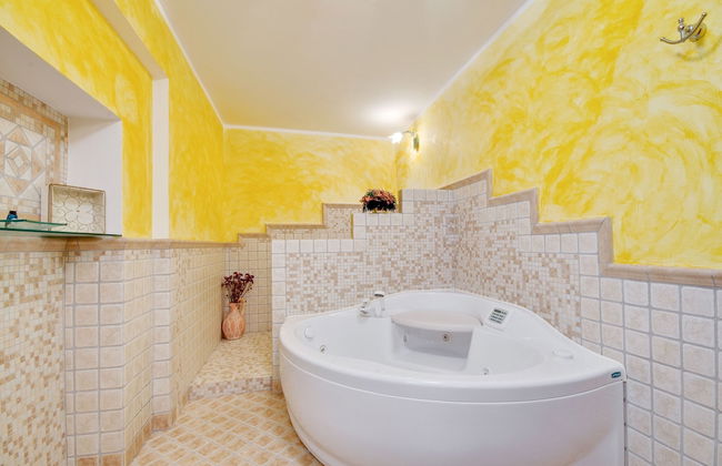 Pet-friendly Villa With Pool - Photo 30