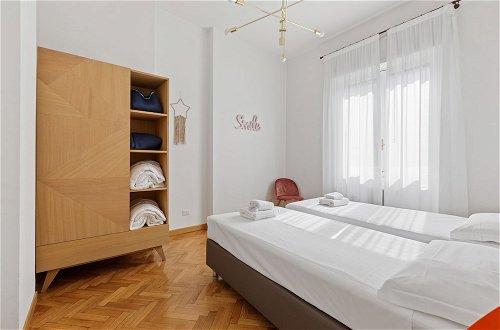 Photo 4 - Roomy Apartment Duomo & San Babila