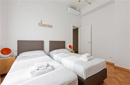Photo 5 - Roomy Apartment Duomo & San Babila