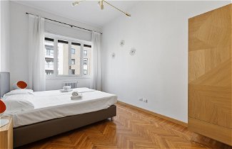 Photo 3 - Roomy Apartment Duomo & San Babila