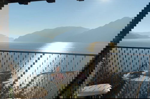Photo 33 - Apartment by Lake Iseo With Stunning Views