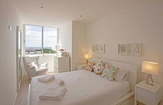 Photo 3 - Magnificent 1 Bedroom Apartment With Views Over The Ocean