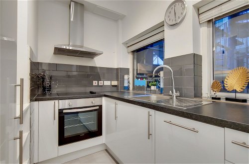 Photo 7 - Modern 2 Bed & 2 Bath- Leicester Square