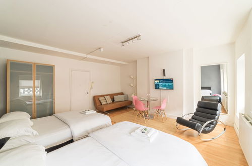 Photo 3 - Spacious Studio Apartment Soho Square