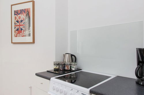 Photo 8 - Spacious Studio Apartment Soho Square