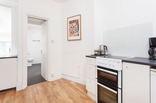 Photo 6 - Spacious Studio Apartment Soho Square