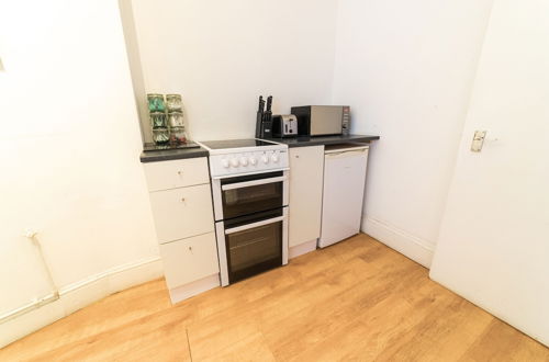 Photo 11 - Spacious Studio Apartment Soho Square