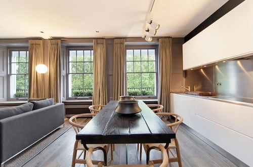 Photo 20 - Cadogan Square Luxury 2 Bedroom Apartment II