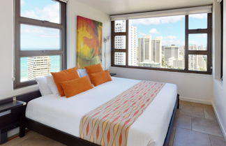 Foto 2 - Artsy 32nd Floor Condo with Modern Furnishings & Gorgeous Ocean Views by Koko Resort Vacation Rentals