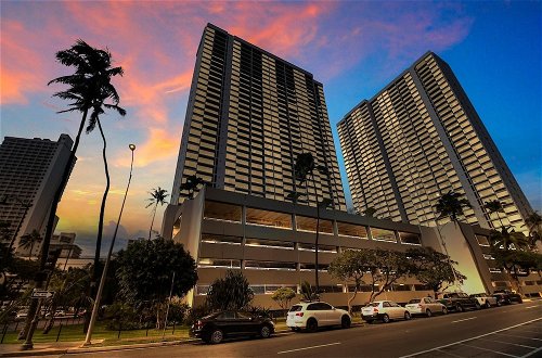 Photo 38 - Artsy 32nd Floor Condo with Modern Furnishings & Gorgeous Ocean Views by Koko Resort Vacation Rentals