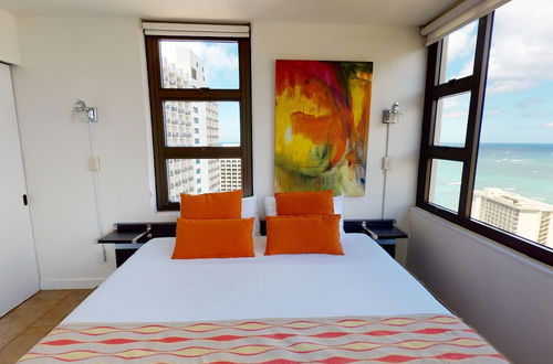 Foto 5 - Artsy 32nd Floor Condo with Modern Furnishings & Gorgeous Ocean Views by Koko Resort Vacation Rentals