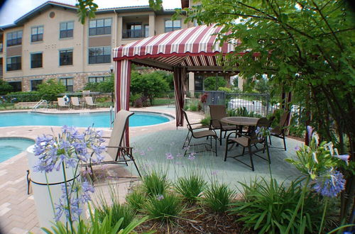 Photo 43 - 3 Bed 3 Bath Pool View High End Corner Condo