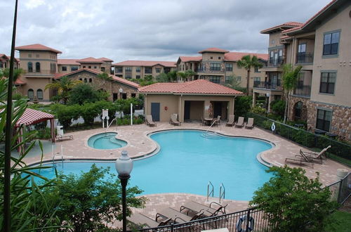 Photo 41 - 3 Bed 3 Bath Pool View High End Corner Condo