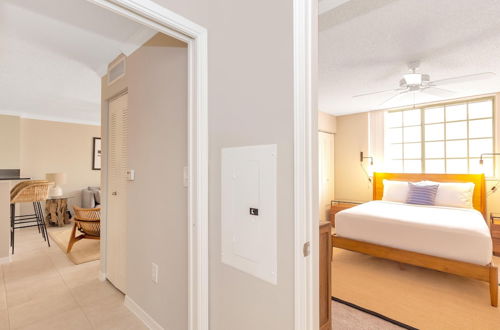 Photo 9 - Dharma Home Suites Coral Gables at Gables Grand Plaza