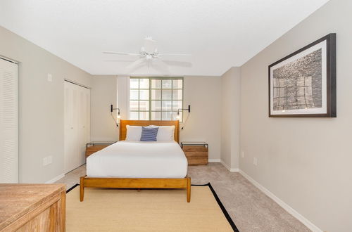 Photo 13 - Dharma Home Suites Coral Gables at Gables Grand Plaza