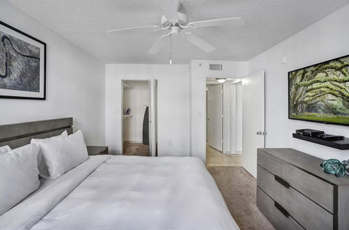 Photo 20 - Dharma Home Suites Coral Gables at Gables Grand Plaza