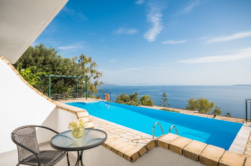 Foto 1 - Four-Bedroom Villa Eleni by Konnect, with Private Pool & Stunning Seaview