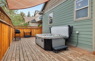 Photo 1 - Hot-tub, Pet-friendly, 30 min to Mt Bachelor