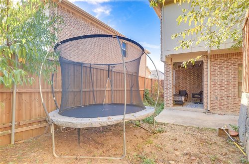 Photo 10 - Family-friendly Irving Townhome w/ Yard