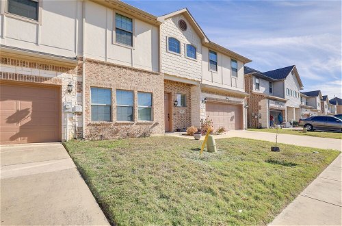 Photo 11 - Family-friendly Irving Townhome w/ Yard