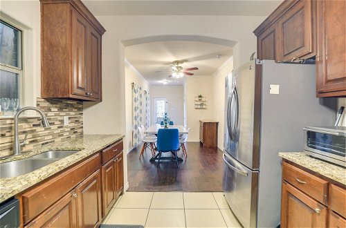 Photo 17 - Family-friendly Irving Townhome w/ Yard
