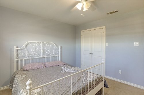 Photo 26 - Family-friendly Irving Townhome w/ Yard