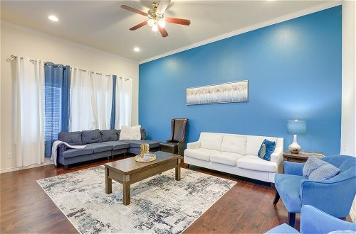 Photo 18 - Family-friendly Irving Townhome w/ Yard