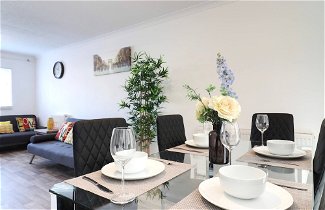Photo 1 - Skyvillion - Valley Way - 3bed House In Stevenage