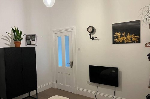 Photo 7 - Modern and Spacious 2 Bedroom Flat Near Shoreditch