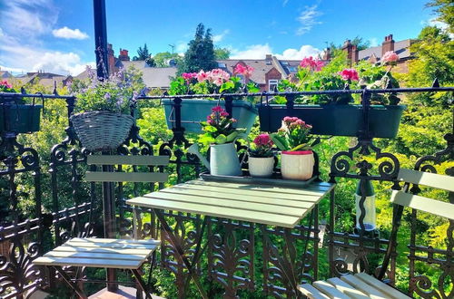 Photo 1 - Charming London With Balcony