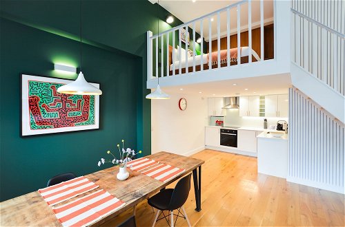 Foto 9 - Spacious West Hampstead Apartment by Concept Apartments