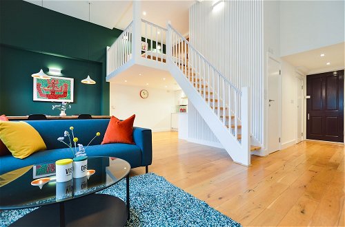 Photo 11 - Spacious West Hampstead Apartment by Concept Apartments