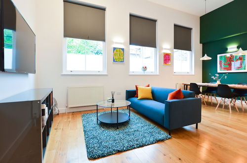 Photo 17 - Spacious West Hampstead Apartment by Concept Apartments