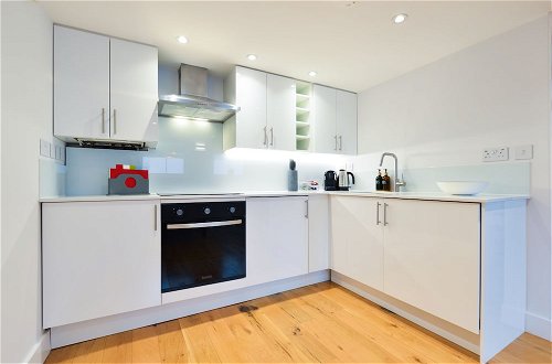 Photo 7 - Spacious West Hampstead Apartment by Concept Apartments