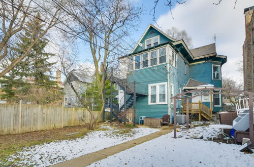 Photo 10 - Cozy Oak Park Apartment: Walk to Parks & Dining