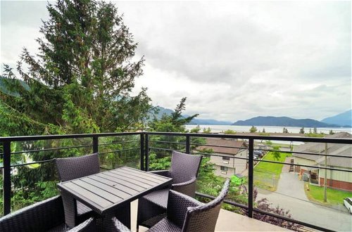 Photo 15 - Penthouse Lake Home 3BR Amazing View