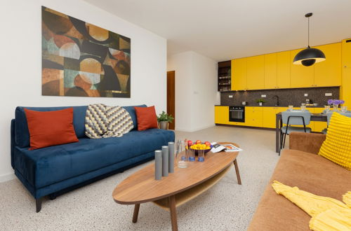 Photo 15 - Sunny & Elegant Apartment by Renters