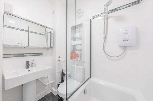 Photo 15 - Chic and Cosy 1BD Flat - Bethnal Green