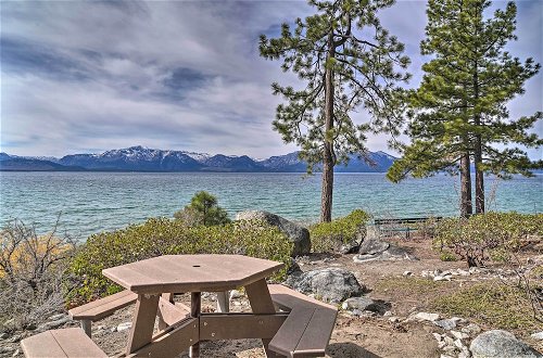Foto 5 - Lake Tahoe Shoreside Retreat: Stunning Lake Views