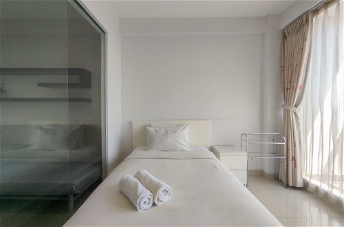 Photo 10 - Nice And Comfy 1Br At Dago Suites Apartment