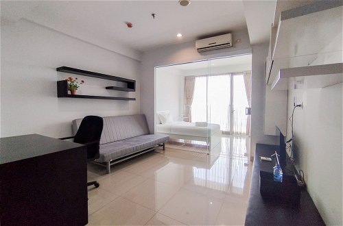 Foto 34 - Nice And Comfy 1Br At Dago Suites Apartment
