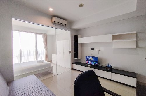 Photo 25 - Nice And Comfy 1Br At Dago Suites Apartment
