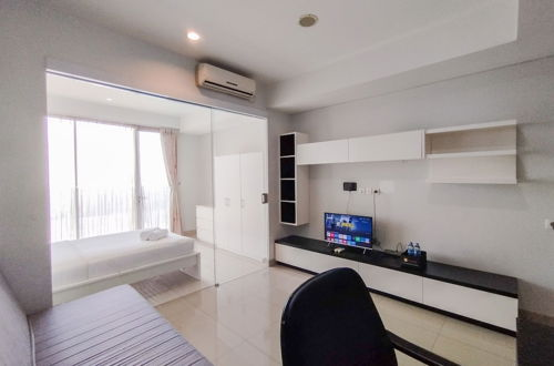 Photo 25 - Nice And Comfy 1Br At Dago Suites Apartment