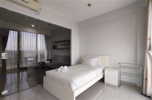 Photo 11 - Nice And Comfy 1Br At Dago Suites Apartment
