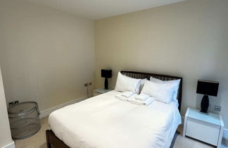 Photo 1 - Contemporary 2BD Flat W/balcony Canary Wharf