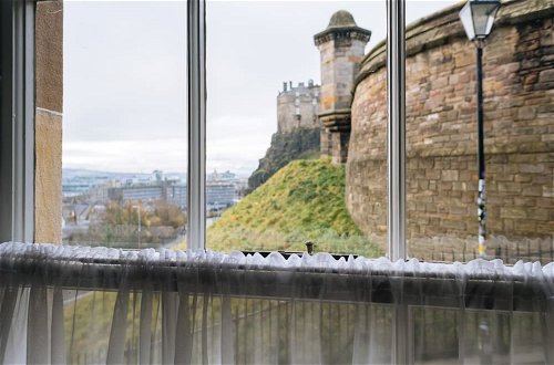 Photo 18 - Chic 1BD Flat - W/views of Edinburgh Castle