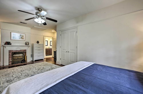 Photo 16 - Spacious Uptown Condo in Walkable Location