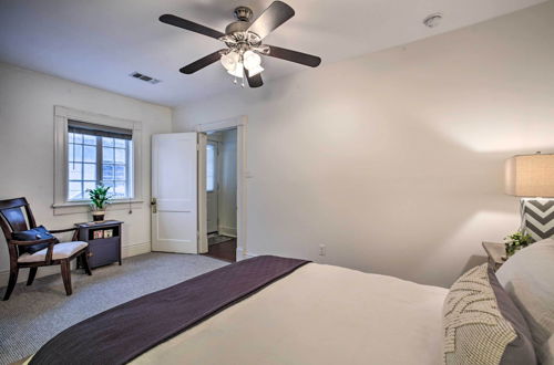 Photo 25 - Spacious Uptown Condo in Walkable Location