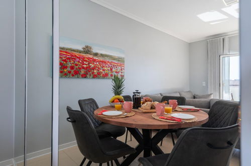 Photo 9 - Bright and Modern 2 Bed Apartment Vale de Parra by Ideal Homes