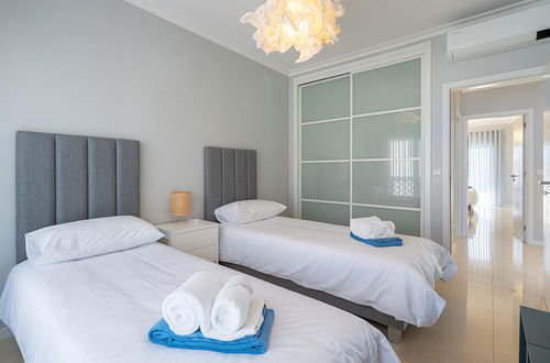 Photo 10 - Bright and Modern 2 Bed Apartment Vale de Parra by Ideal Homes